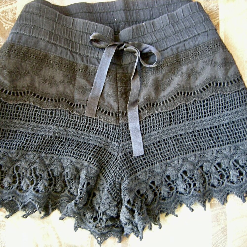 No Boundaries (NoBo) Lg (11-13) Drawstring Black Boho Lacy Short Shorts